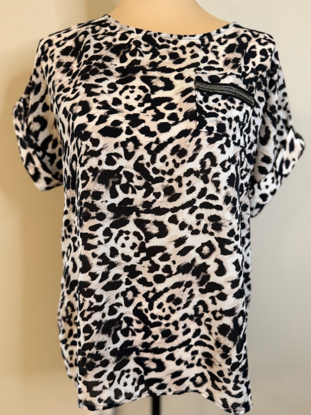 Roz & Ali leopard print short sleeve top SZ XS